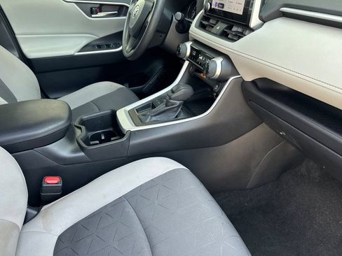 Used 2024 Toyota RAV4 XLE FWD image 17
