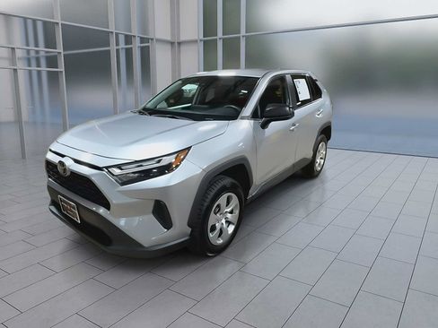 Used 2023 Toyota RAV4 LE AWD/4WD image 4