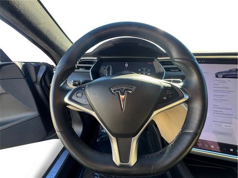 Used 2015 Tesla Model S 70D image 11