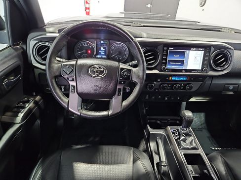 Used 2021 Toyota Tacoma TRD Sport w/ TRD Premium Sport Package AWD/4WD image 9