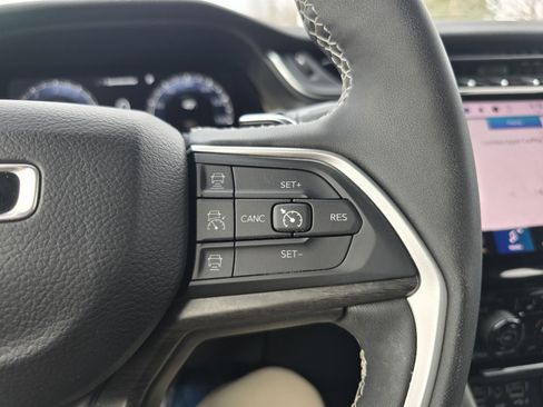 Used 2025 Jeep Grand Cherokee L Limited image 23