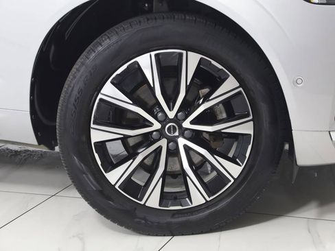 Used 2023 Volvo XC60 B5 Plus image 15
