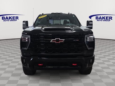 Used 2025 Chevrolet Silverado 2500 ZR2 w/ Technology Package image 2