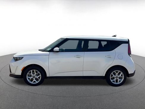 Used 2025 Kia Soul LX w/ LX Technology Package image 9