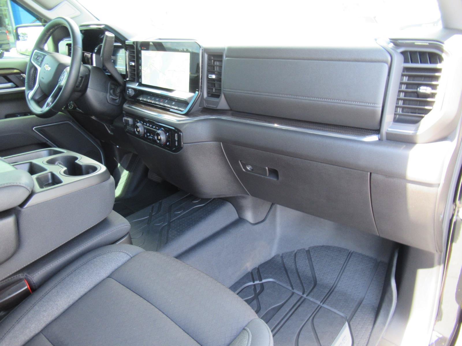 Used 2025 Chevrolet Silverado 1500 LT RWD image 14