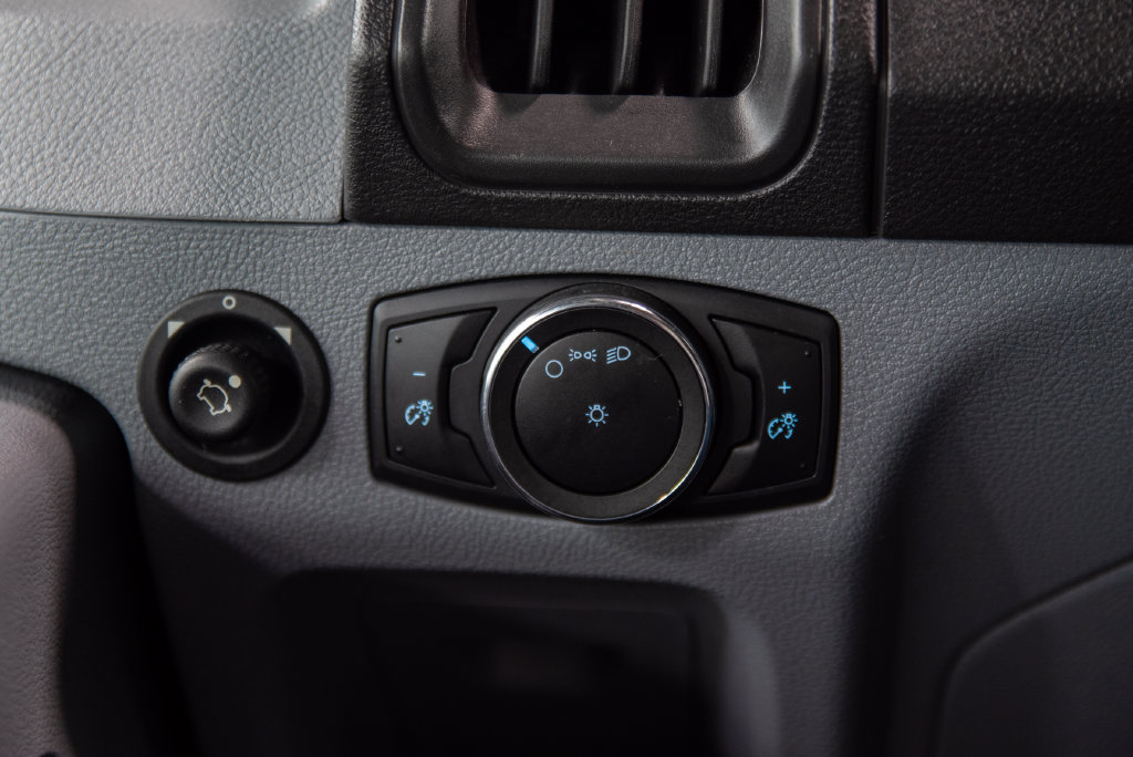 Used 2016 Ford Transit 150 XL RWD image 15