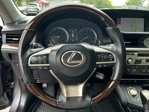 Used 2018 Lexus ES 350 w/ Navigation System Package image 16