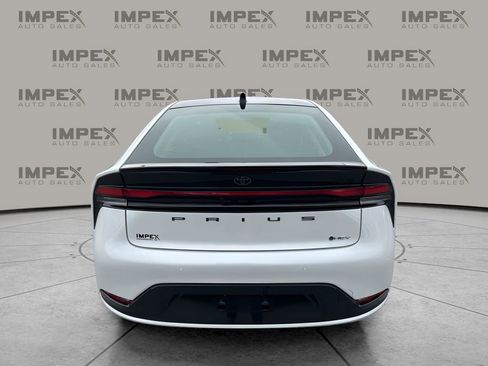 Used 2025 Toyota Prius XLE image 4