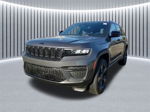 New 2025 Jeep Grand Cherokee Altitude image 7