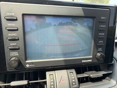 Used 2020 Toyota RAV4 XLE Premium FWD image 15