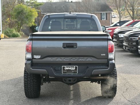 Used 2022 Toyota Tacoma TRD Sport w/ Technology Package image 12