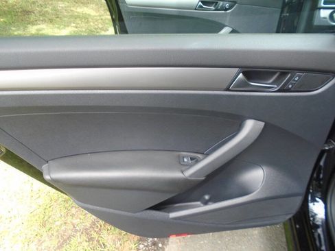 Used 2013 Volkswagen Passat 2.5 S FWD image 18