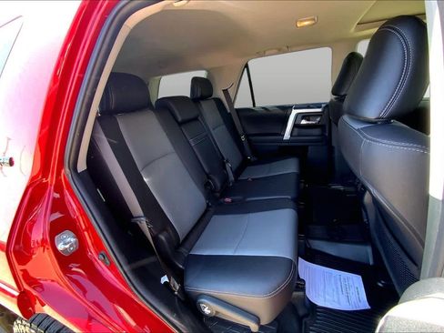 Used 2022 Toyota 4Runner SR5 Premium w/ Moonroof Package AWD/4WD image 19