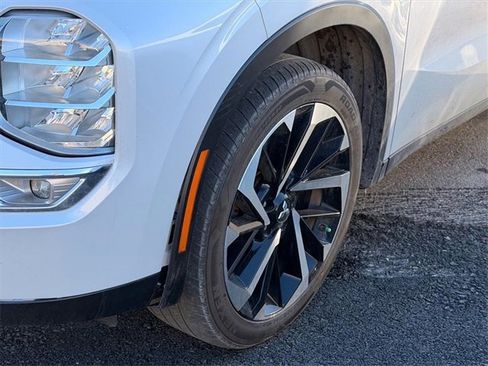 Used 2024 Mitsubishi Outlander SE image 21