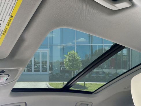 Used 2022 Audi e-tron Premium Plus w/ Premium Plus Package image 15