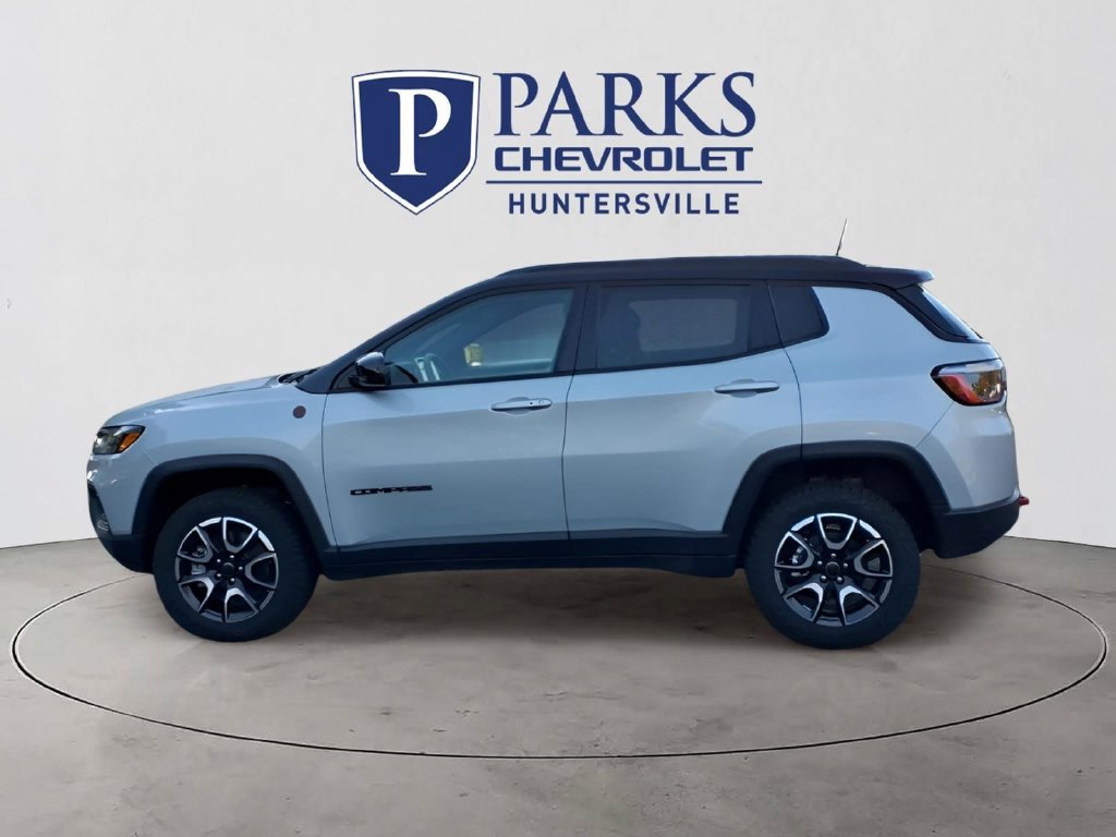 Used 2025 Jeep Compass Trailhawk AWD/4WD image 28