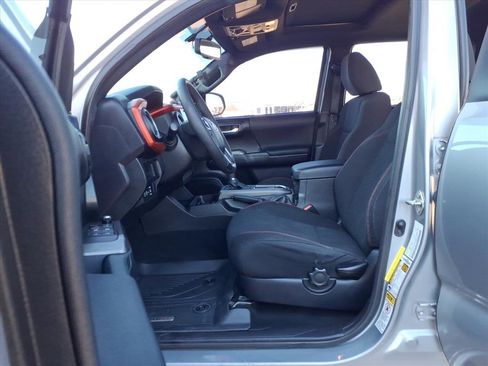 Used 2016 Toyota Tacoma TRD Off-Road image 13