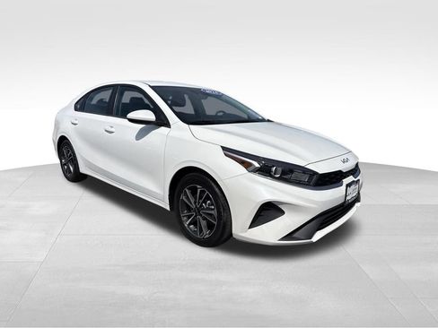 Certified 2024 Kia Forte LXS FWD image 4