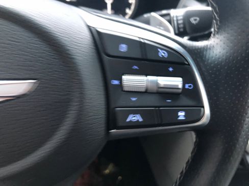 Used 2023 Genesis G70 2.0T image 8