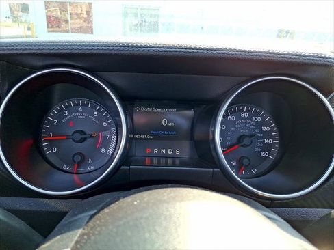 Used 2019 Ford Mustang Convertible image 5