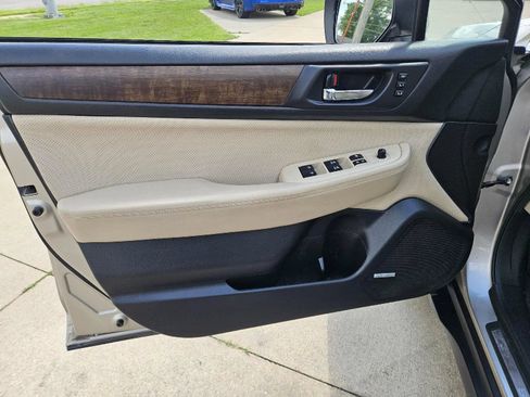 Used 2017 Subaru Outback 2.5i Limited AWD/4WD image 12