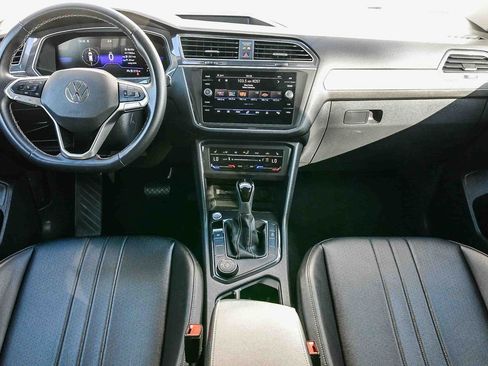 Used 2024 Volkswagen Tiguan SE image 11