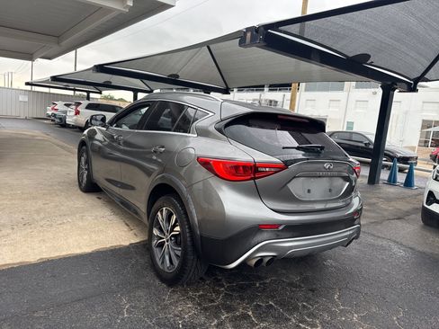 Used 2017 INFINITI QX30 AWD image 7