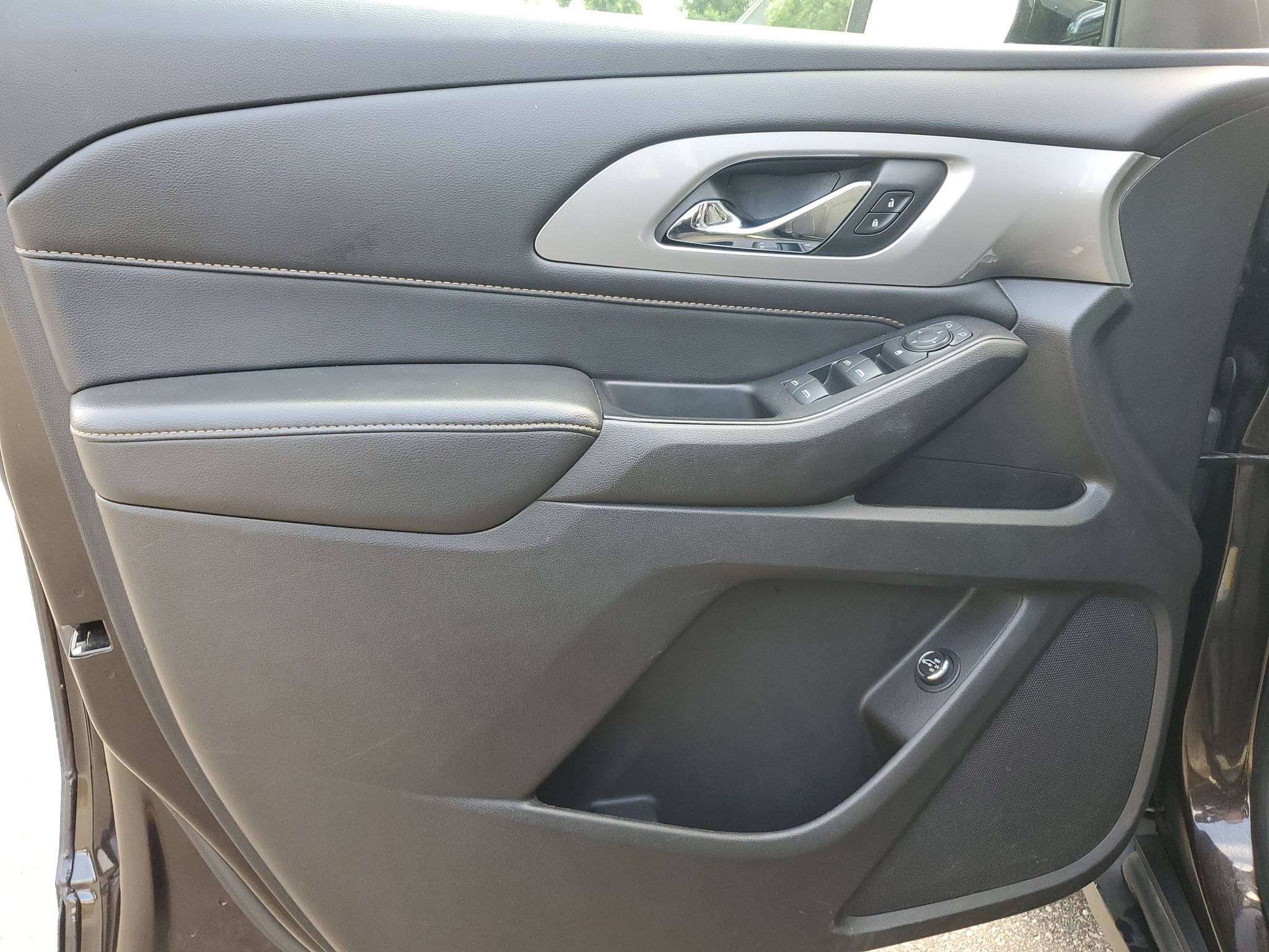 Used 2018 Chevrolet Traverse LT FWD image 13