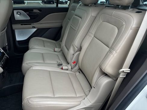 Used 2022 Lincoln Aviator Grand Touring w/ Equipment Group 301A AWD/4WD image 10