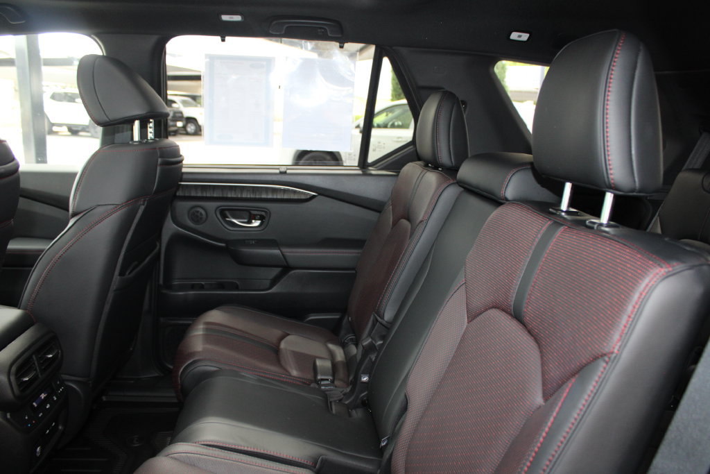 Used 2025 Honda Pilot Black Edition image 52