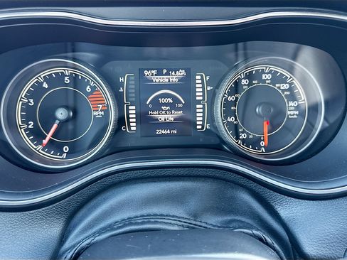 Used 2021 Jeep Cherokee Latitude Plus FWD image 38