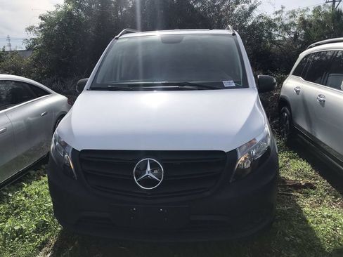 Used 2023 Mercedes-Benz Metris image 5