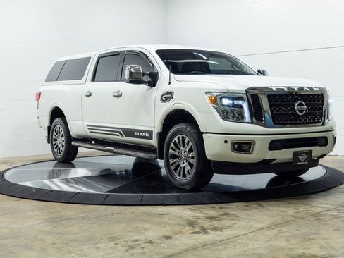 Used 2017 Nissan Titan Platinum Reserve image 4