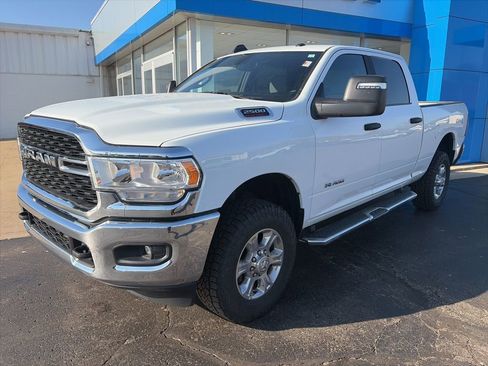 Used 2024 RAM 2500 Big Horn AWD/4WD image 3
