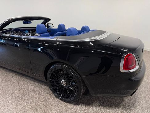 Used 2019 Rolls-Royce Dawn RWD image 28
