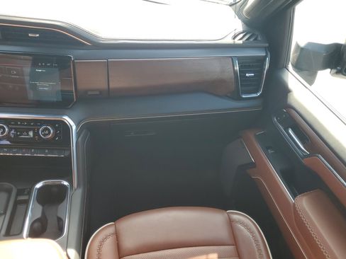 Used 2024 GMC Sierra 2500 Denali Ultimate image 17