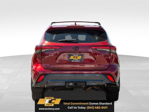Used 2022 Toyota Highlander Limited AWD/4WD image 4
