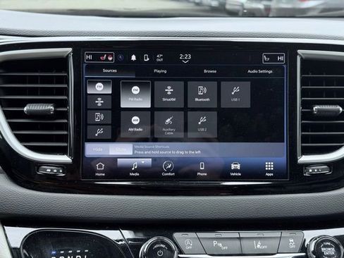 Used 2023 Chrysler Pacifica Touring-L FWD image 39