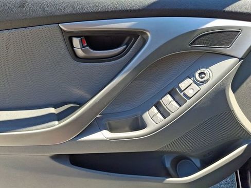 Used 2011 Hyundai Elantra Limited FWD image 18