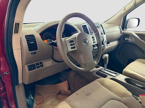 Used 2018 Nissan Frontier SV image 10
