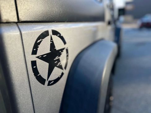 Used 2016 Jeep Wrangler Unlimited Rubicon image 43