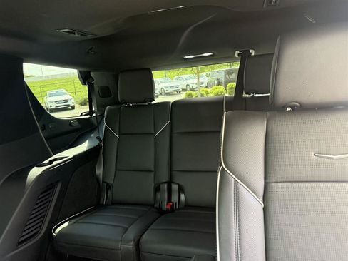 Used 2025 Cadillac Escalade Premium Luxury AWD/4WD image 16
