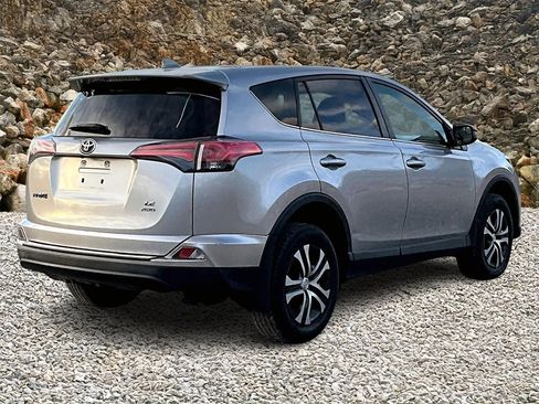 Used 2018 Toyota RAV4 LE w/ Carpet Mat Package image 2