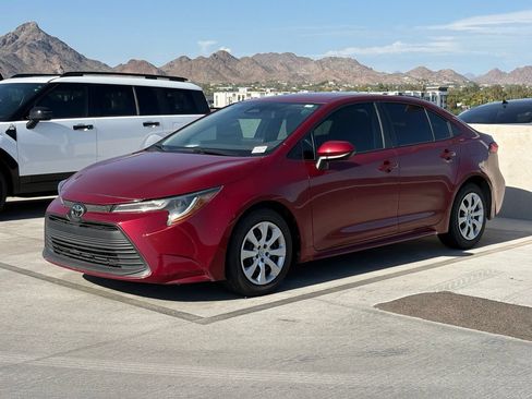 Used 2025 Toyota Corolla LE FWD image 2