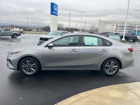 Used 2023 Kia Forte LXS image 7