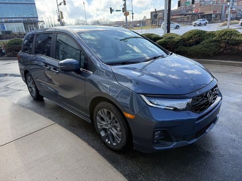 Used 2026 Honda Odyssey Touring image 4