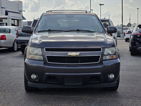 Used 2011 Chevrolet Suburban LT RWD image 3