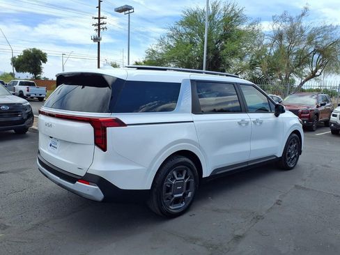 Used 2026 Kia Carnival EX FWD image 10