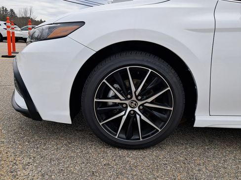 Used 2024 Toyota Camry SE image 8