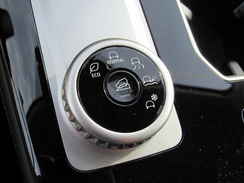 New 2025 Mitsubishi Outlander SE image 21